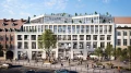 Haupteingang des modernen Gebäudes KALLE, mit offener Architektur, großzügigen Glasfronten und urbanem Platz für Besucher